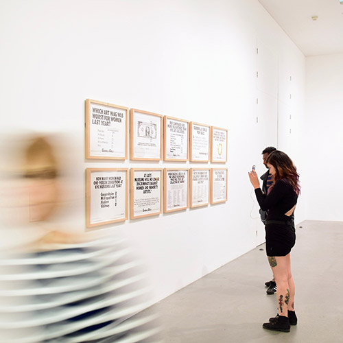 Mise en valeur de visuels avec cadres pour expositions